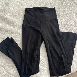 Groove Super-High-Rise Flared Pant
Nulu